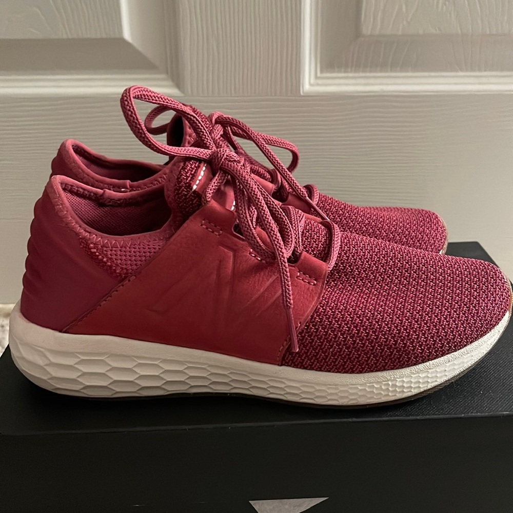 New balance tennis shoes